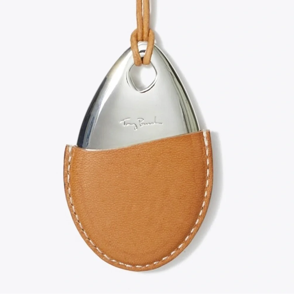 Tory Burch Runway LEATHER PENDANT NECKLACE 228$